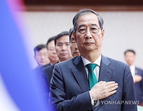 한덕수, 대선 출마 여부에 “노코멘트…아직 결정 안내려”