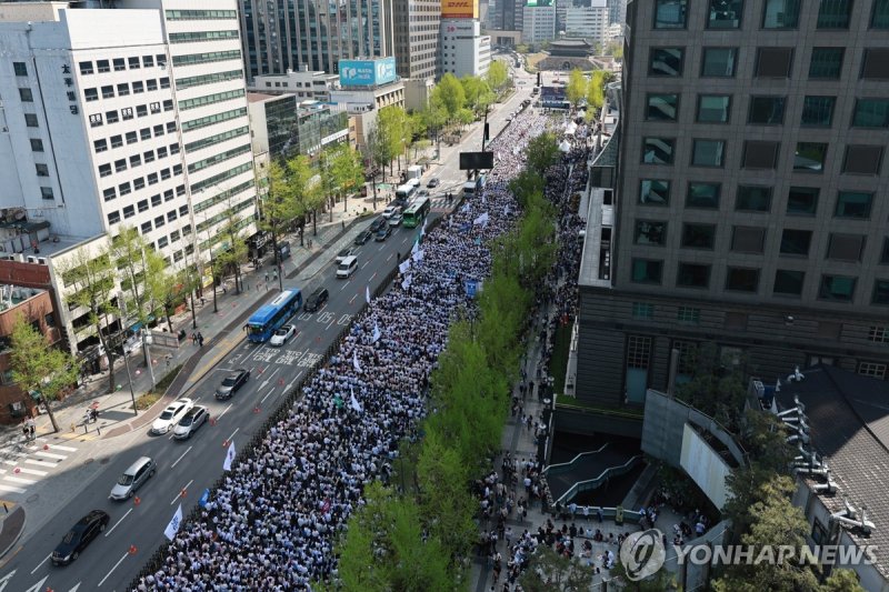 숭례문 인근에서 열린 전국의사궐기대회 (출처=연합뉴스)