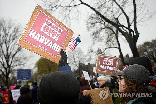 미국 대학가의 반 트럼프 시위 (출처=연합뉴스)