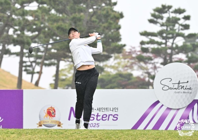 티샷 날리는 방신실 (출처=연합뉴스)