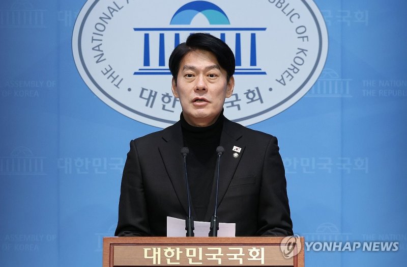 브리핑하는 한민수 대변인 (출처=연합뉴스)
