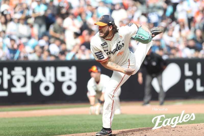 역투하는 폰세 (출처=연합뉴스)
