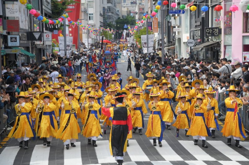 조선통신사축제 '부산~오사카' 뱃길 재현