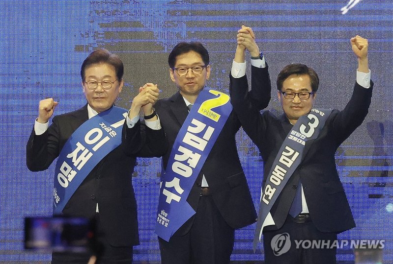 영남권 합동연설회서 인사하는 민주당 대선 경선 후보들 (출처=연합뉴스)