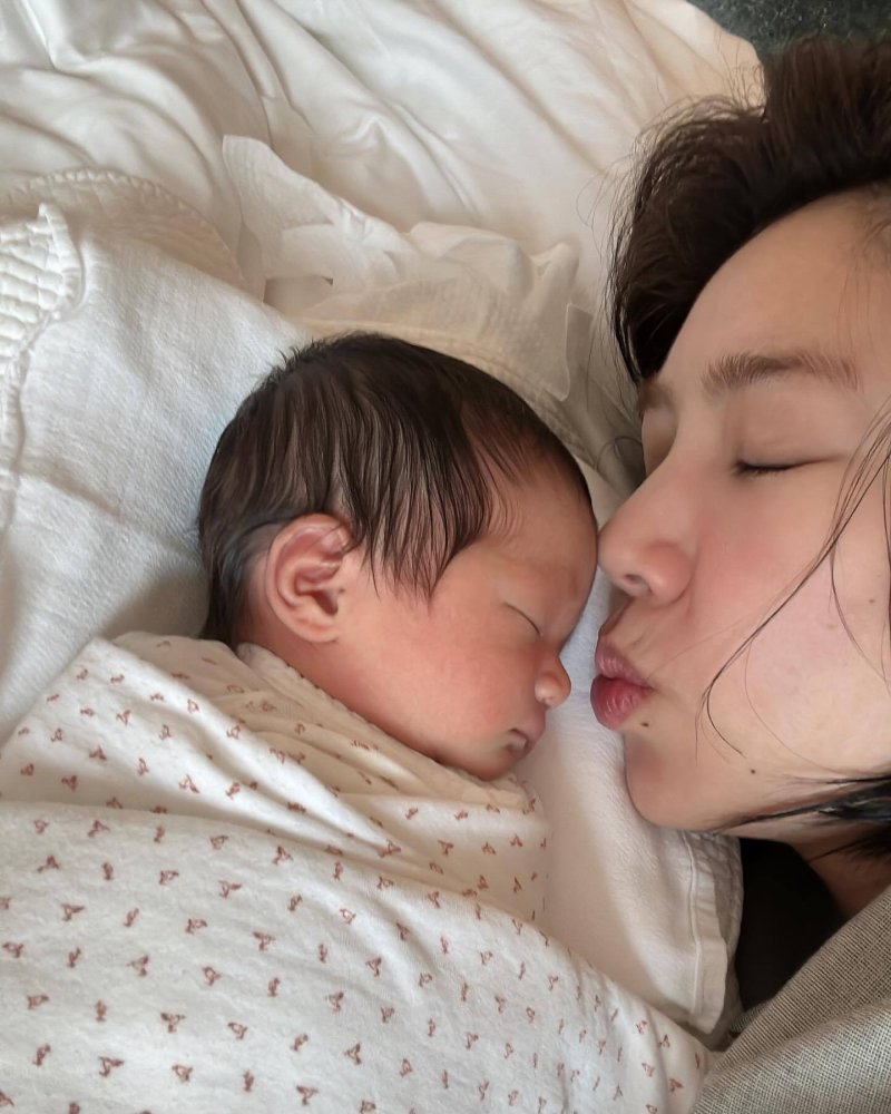 '이규혁♥' 손담비, 똑 닮은 딸과 행복한 조리원 생활 공개 [N샷]