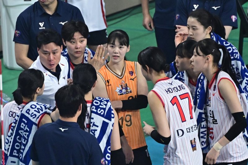 한국 올스타의 작전 타임 (출처=연합뉴스)