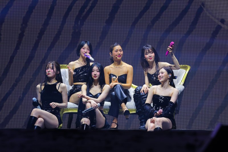 걸그룹 오마이걸 콘서트 공연사진 (출처=연합뉴스)
