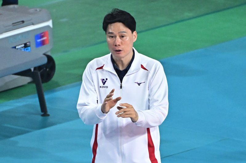 강성형 한국 올스타팀 감독. (한국프로배구연맹 제공)