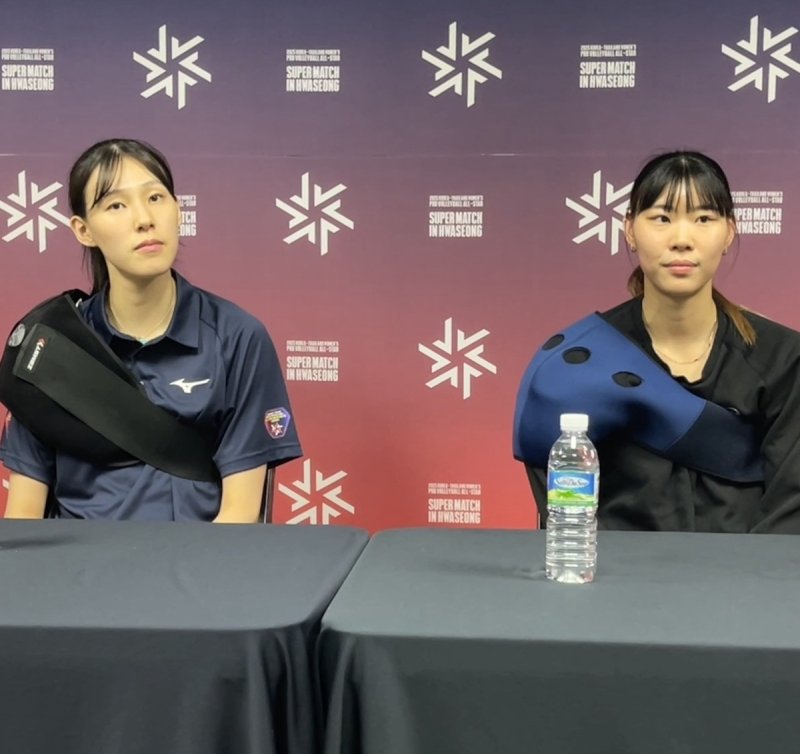 한국 여자배구 대표팀 이선우(왼쪽)와 정윤주 (출처=연합뉴스)