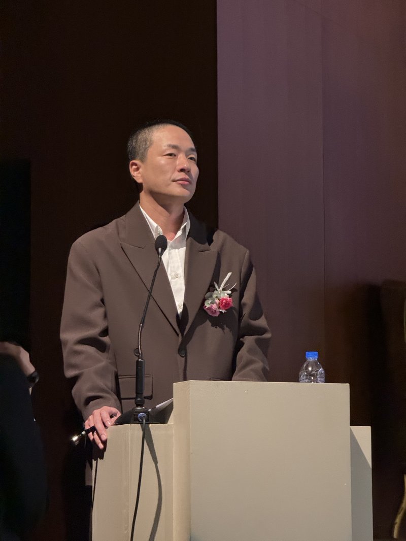 심현섭, 11세 연하와 웨딩마치…결혼식서 이병헌 포착