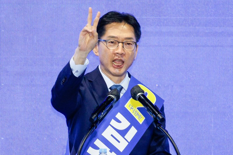 김경수 더불어민주당 대선 경선 후보가 20일 오후 경남 울산전시컨벤션센터에서 열린 영남권 합동연설회에 참석해 정견발표를 하고 있다. 2025.4.20/뉴스1 ⓒ News1 안은나 기자