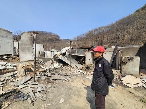 폐허가 된 마을 (출처=연합뉴스)