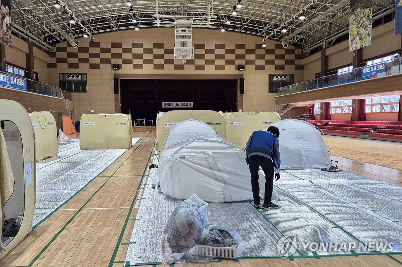 이재민 대피소 텐트 철거 (출처=연합뉴스)