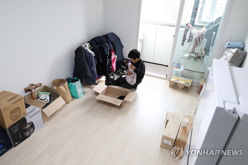 임시주택에 처음 입주한 경북산불 이재민 (출처=연합뉴스)