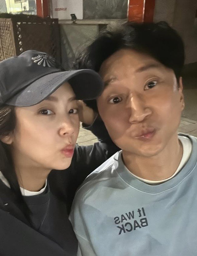 '이규혁♥' 손담비, 생후 10일된 딸 공개…오똑한 콧날