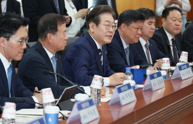 더불어민주당 이재명 대선 경선 후보가 21일 서울 여의도 금융투자협회에서 열린 자본시장 활성화를 위한 정책간담회에 참석해 있다. 사진=연합뉴스