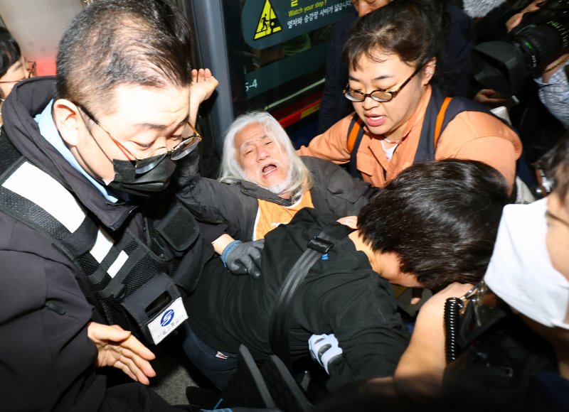 서울시 "전장연 지하철 기습시위 강력 대응"