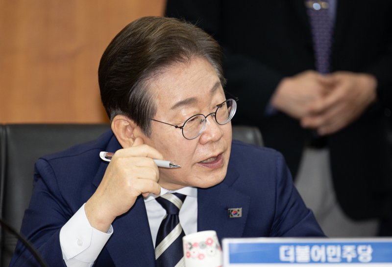"과학기술 R&D 늘릴 것" 이재명 한 마디에...VC관련주 '고공질주'