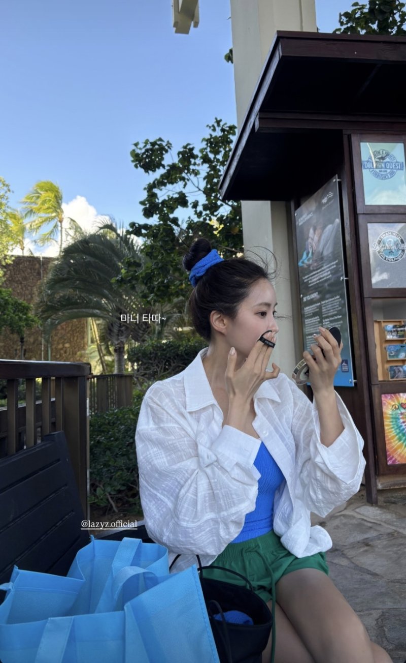 효민, 신혼여행서 화끈한 수영복 자태…빛나는 미모