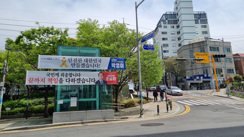 "계엄을 왜 해싸갖고" "그래도 이재명은 안된데이"…'경제살려야' 일성 [부산민심 현장을 가다]