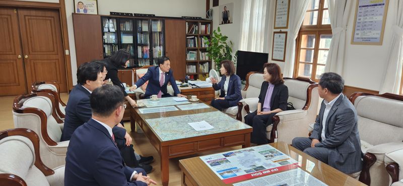 나경원 "대한민국 다시 성장시키기 위해 출마 결심"