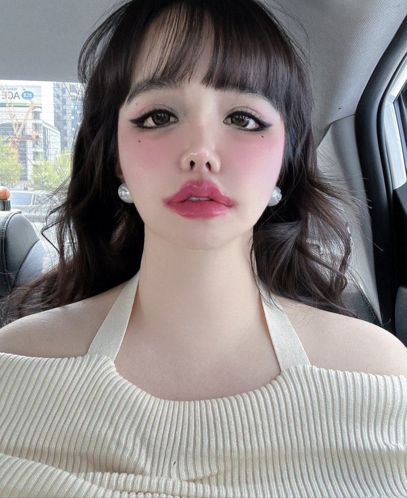 박봄, 필터 논란 해명 후 물오른 미모 "나들이"