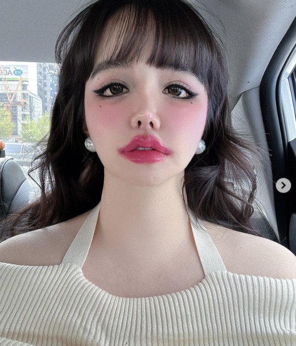 박봄, 과즙미 넘치는 메이크업도 찰떡…"나들이 다녀오는 중" [N샷]