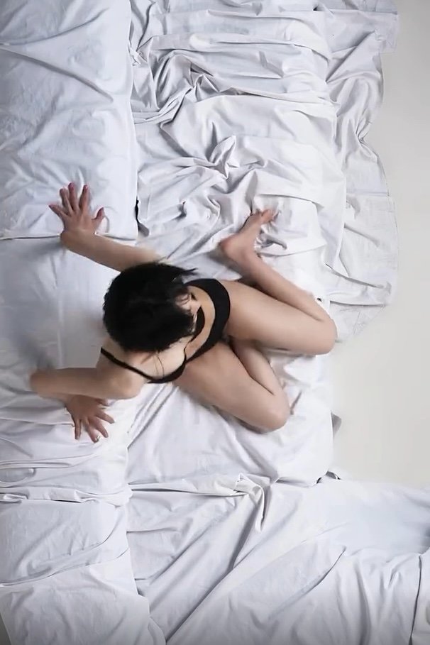 박규영, 파격적인 속옷 노출…탄력 있는 슬림 몸매