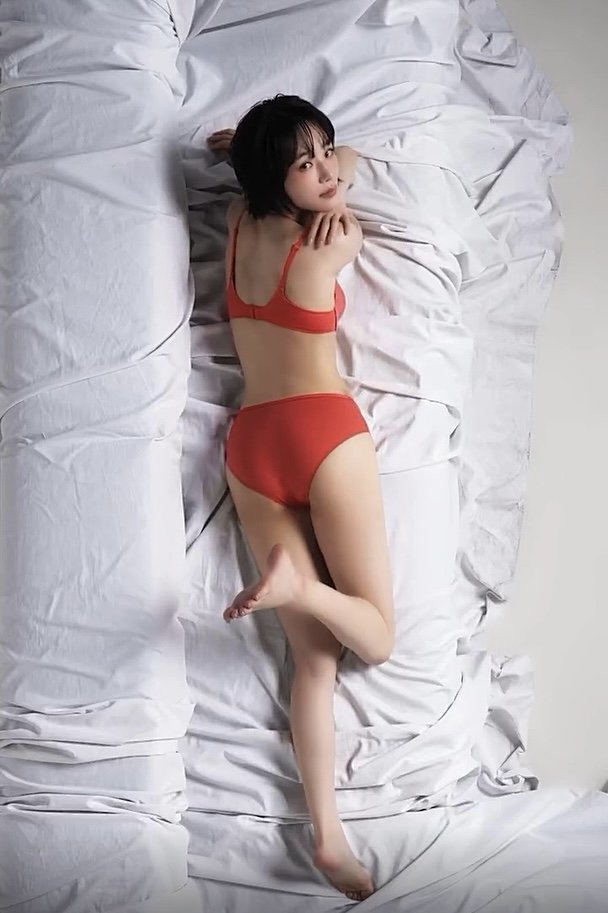 박규영, 파격적인 속옷 노출…탄력 있는 슬림 몸매