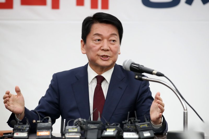 안철수 국민의힘 대선 경선 후보가 21일 오전 대구시당에서 열린 현안 관련 긴급 기자회견에서 발언하고 있다. 2025.4.21/뉴스1 ⓒ News1 공정식 기자