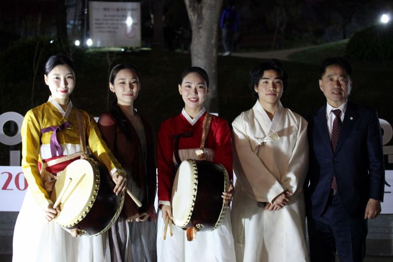 영동세계국악엑스포 성공기원 버스킹 공연 열려