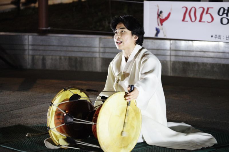 영동세계국악엑스포 성공기원 버스킹 공연 열려