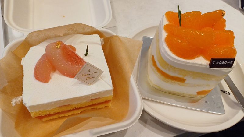 피치생(왼쪽)과 금귤생 케이크. 사진=이환주 기자