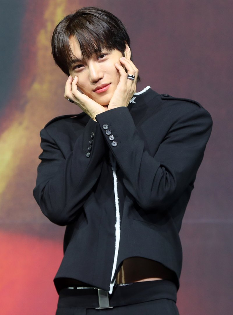 엑소 카이, 복근은 맥거핀…더 섹시한 건 심근(心根)