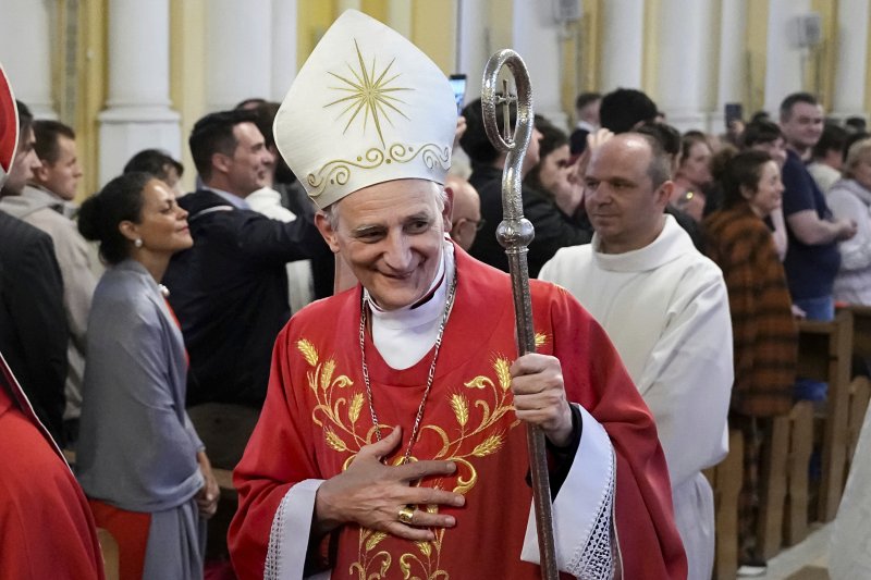 지난 2023년 6월 29일 러시아 모스크바 가톨릭 행사에 참석한 마테오 마리아 주피 추기경(가운데).AP뉴시스