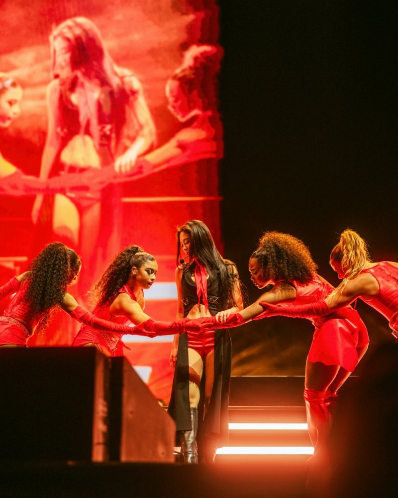 '젠첼라' 제니, 母를 자랑스럽게 만들었네…코첼라서 외친 "엄마 사랑해"