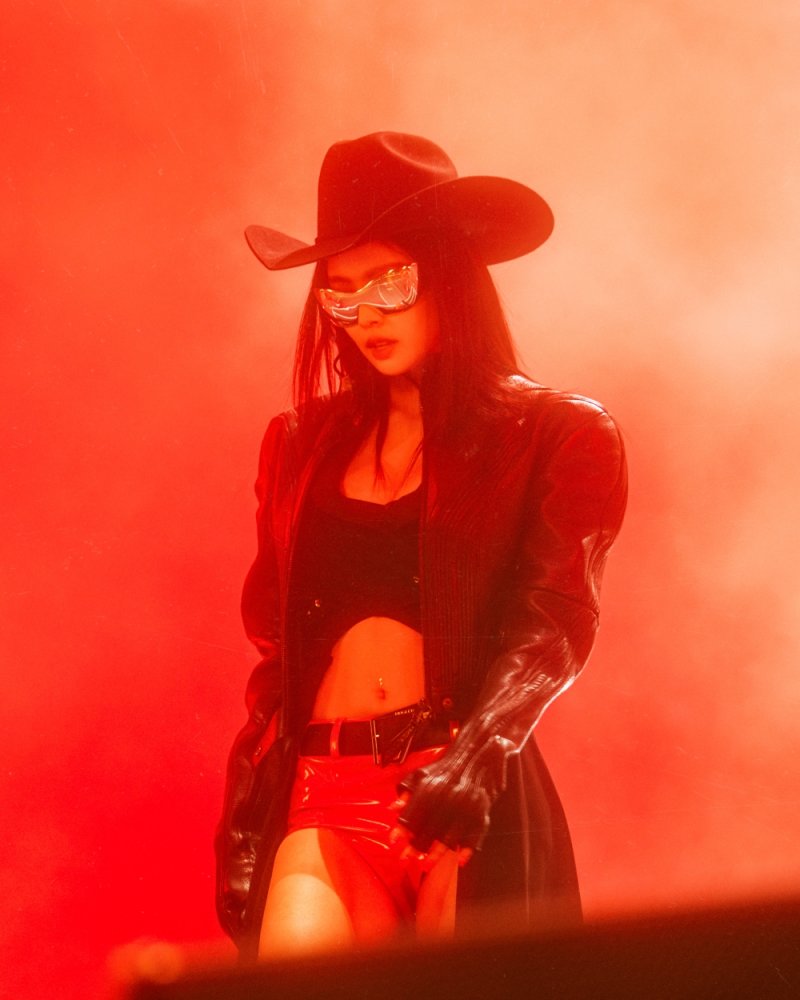 '젠첼라' 제니, 母를 자랑스럽게 만들었네…코첼라서 외친 "엄마 사랑해"