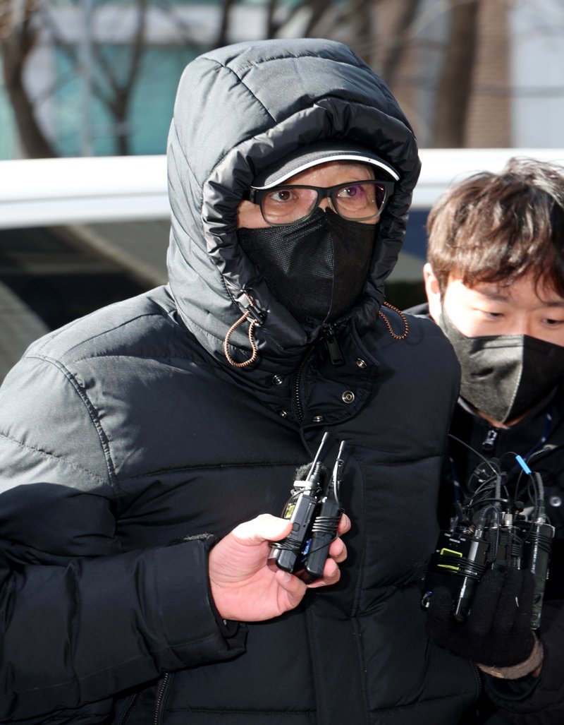 건진법사, 尹부부와 통일교 간부 만남 주선…수억 금품 수수 정황