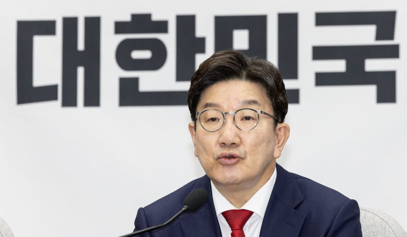 권성동 국민의힘 원내대표가 22일 오전 서울 여의도 국회에서 열린 원내대책회의에서 발언을 하고 있다. 2025.4.22/뉴스1 ⓒ News1 이재명 기자 /사진=뉴스1