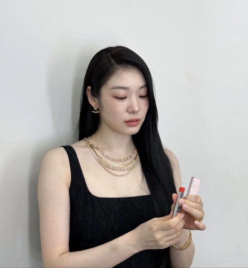 김연아, ♥고우림 전역 한 달 앞두고 강렬한 레드립