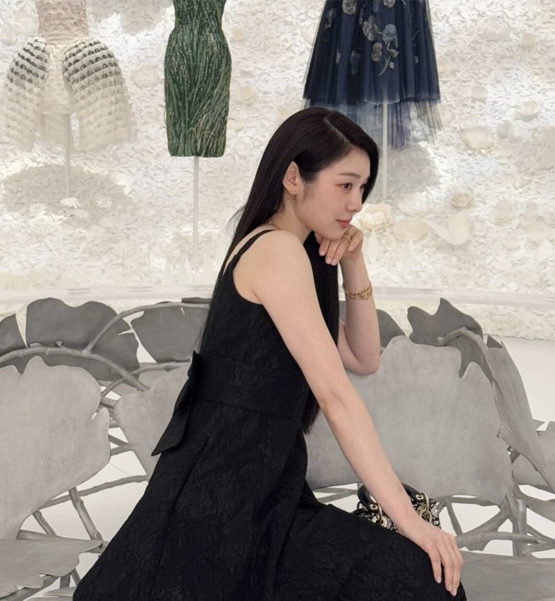 김연아, ♥고우림 전역 한 달 앞두고 강렬한 레드립