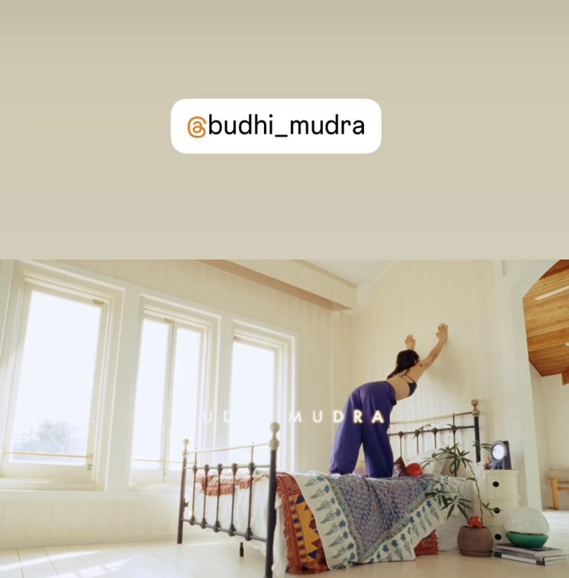 이효리, 침대 위에서 섹시미 발산…아찔 볼륨감