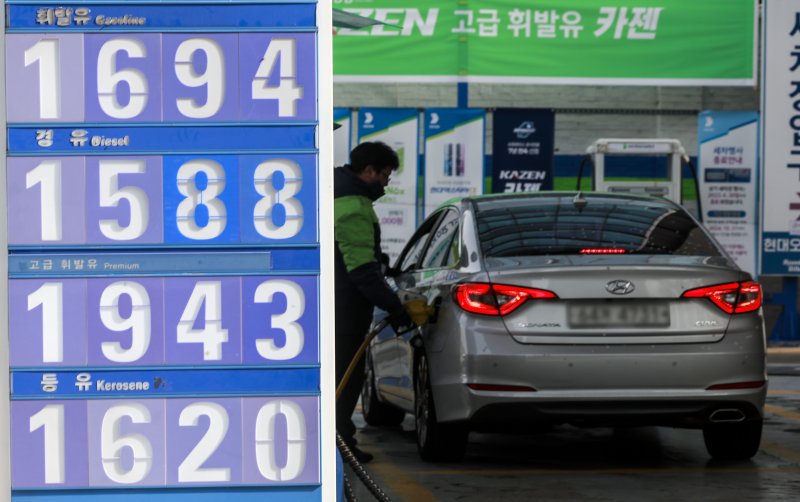 [서울=뉴시스] 정병혁 기자 = 서울시내 주유소에 유가정보가 나와있다. 2025.04.13. jhope@newsis.com