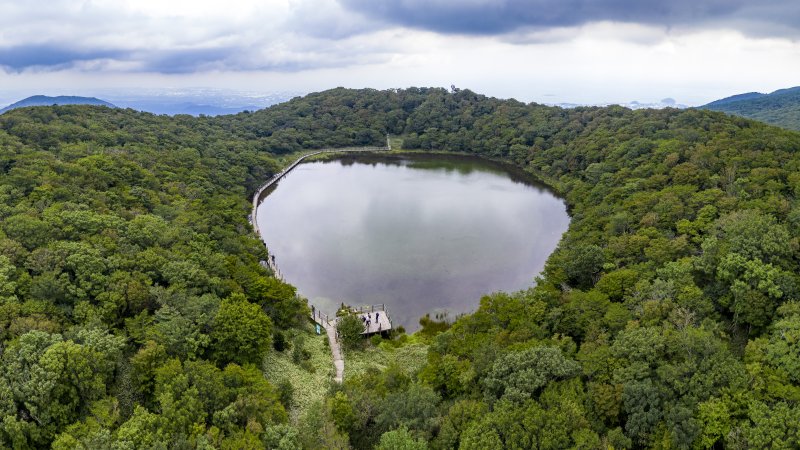 [제주=뉴시스] 한라산 사라오름. 예약을 하지 않더라도 탐방이 가능해졌다. (사진=뉴시스 DB). photo@newsis.com