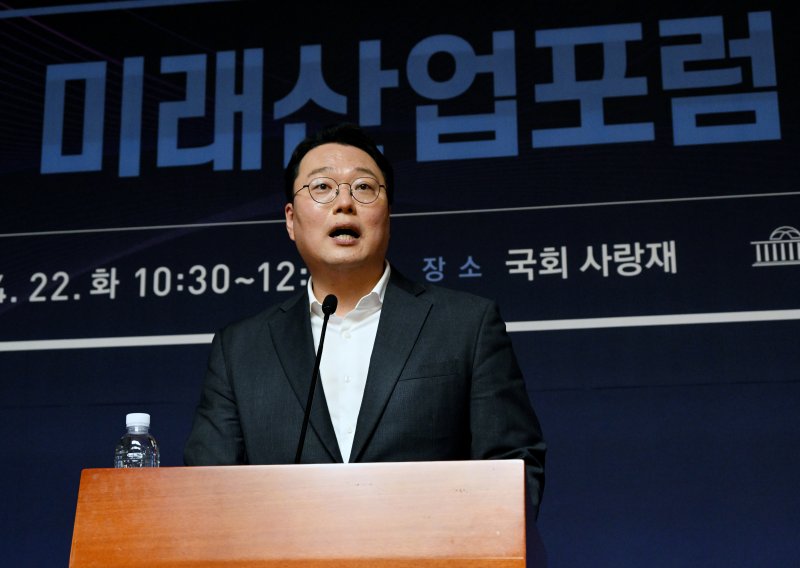 천하람 개혁신당 원내대표 겸 당대표 권한대행이 22일 오전 서울 여의도 국회에서 열린 국회미래산업포럼 발족식에 참석해 축사를 하고 있다. (공동취재) 2025.4.22/뉴스1 /사진=뉴스1화상