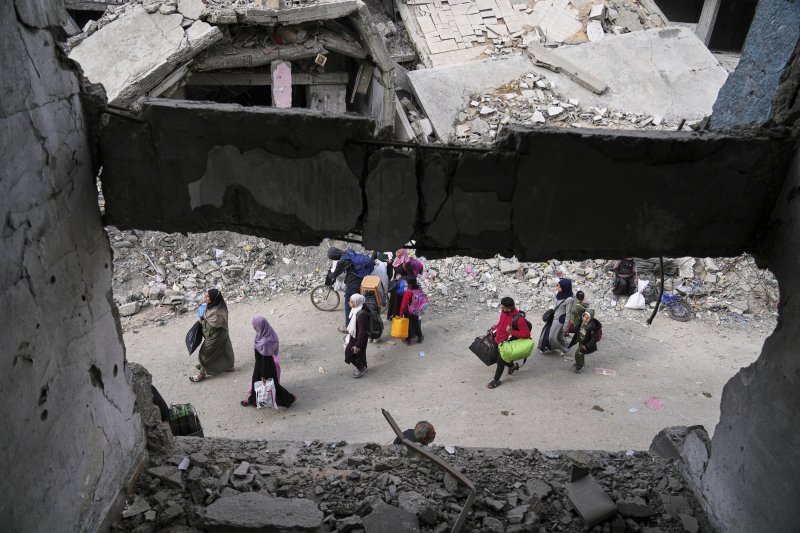 [가자시티=AP/뉴시스] 지난 11일(현지 시간) 이스라엘군(IDF)의 가자지구 동부 대피령에 팔레스타인 난민들이 가자시티 동부에서 서부로 다시 피란하고 하고 있다. 2025.04.22.