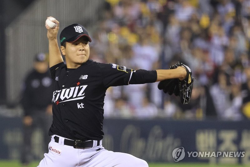 역투하는 손동현 (출처=연합뉴스)