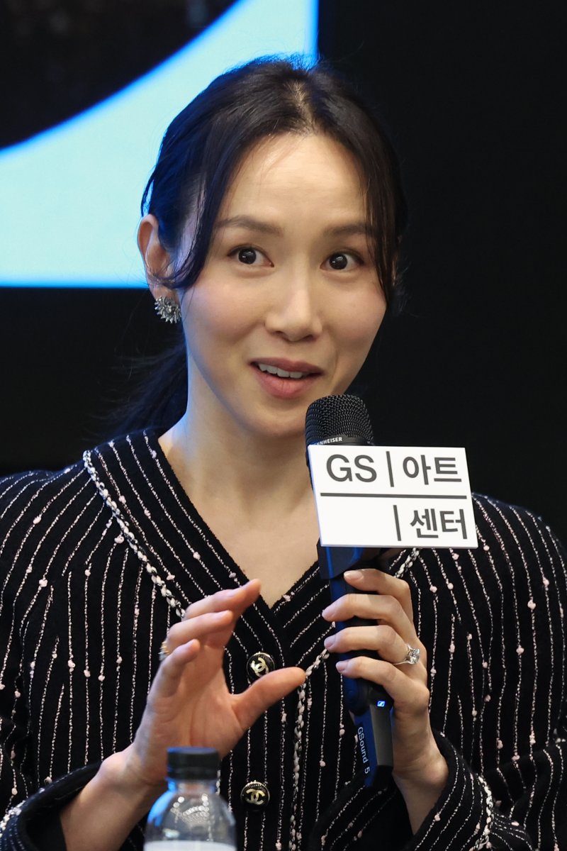 아메리칸 발레 시어터(ABT) 수석무용수 서희가 22일 서울 강남구 GS아트센터에서 창단 85주년 맞아 13년만에 내한하여 'GS아트센터 개관 공연 아메리칸 발레 시어터(ABT) 기자간담회'를 하고 있다. 뉴시스화상