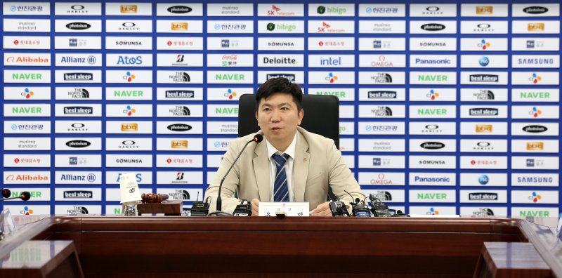 [서울=뉴시스] 김선웅 기자 = 유승민 대한체육회장이 22일 서울 송파구 대한체육회에서 열린 제2차 이사회에서 인사말을 하고 있다. 2025.04.22. mangusta@newsis.com