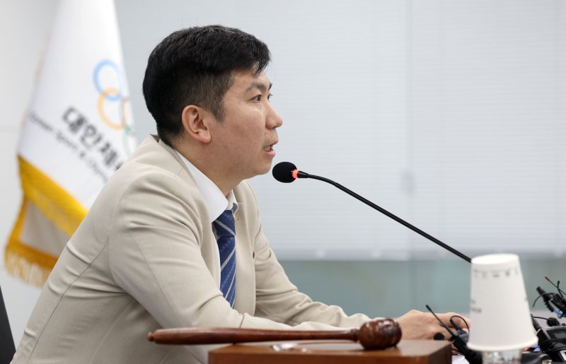 [서울=뉴시스] 김선웅 기자 = 유승민 대한체육회장이 22일 서울 송파구 대한체육회에서 열린 제2차 이사회에서 인사말을 하고 있다. 2025.04.22. mangusta@newsis.com